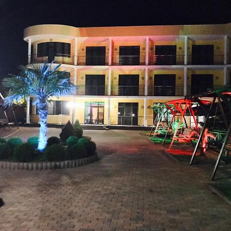 Hotel Danelyan ピツンダ エクステリア 写真